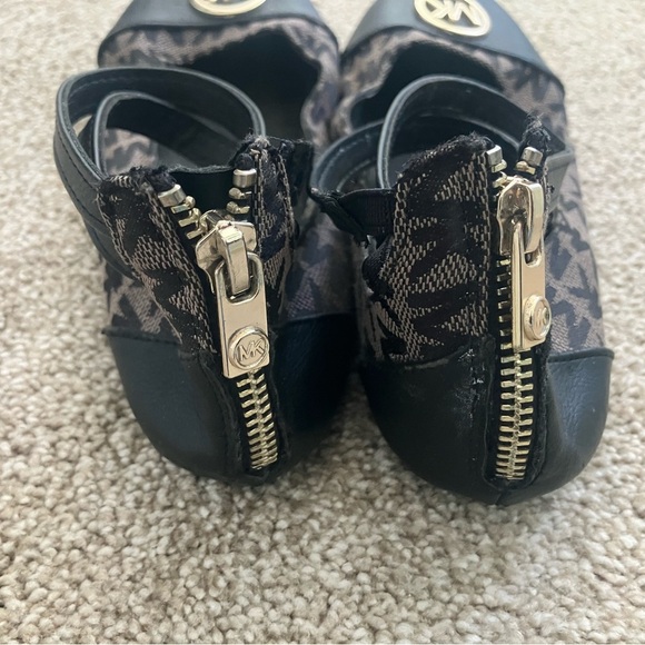 MICHAEL Michael Kors Calesta Black/Tan Ankle Strap Zip Up Flats US Size 3 - Picture 5 of 6